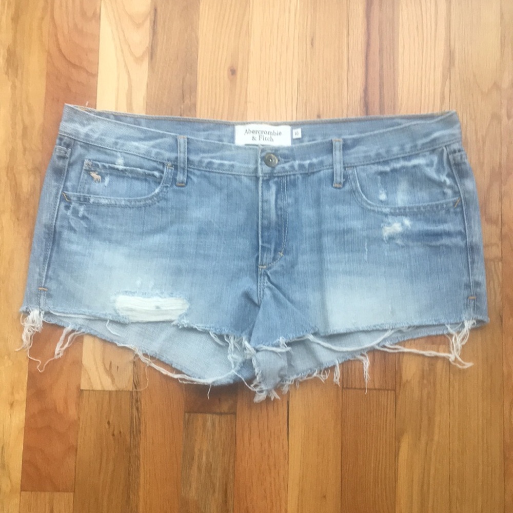 Denim shorts 👖 super comfy for summer ☀️💦